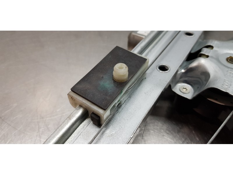 Recambio de elevalunas delantero derecho para nissan primastar cerrada referencia OEM IAM 8070000Q1A  