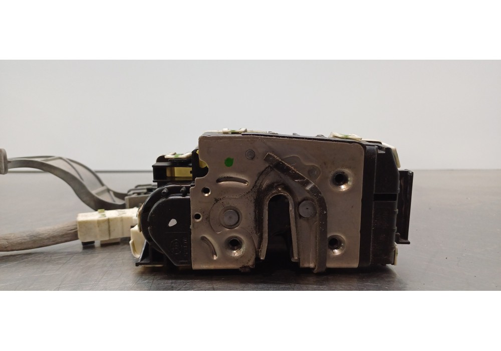 Recambio de cerradura puerta delantera izquierda para mercedes clase b (w246) b 200 cdi be (246.201) referencia OEM IAM A1667200