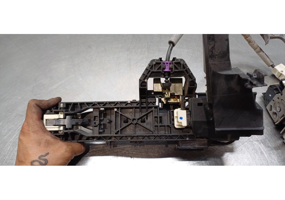 Recambio de cerradura puerta delantera izquierda para mercedes clase b (w246) b 200 cdi be (246.201) referencia OEM IAM A1667200