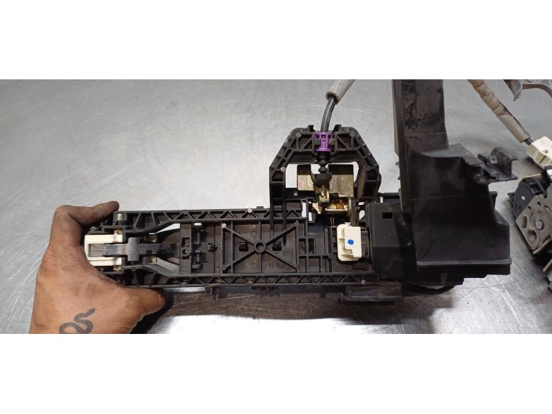 Recambio de cerradura puerta delantera izquierda para mercedes clase b (w246) b 200 cdi be (246.201) referencia OEM IAM A1667200