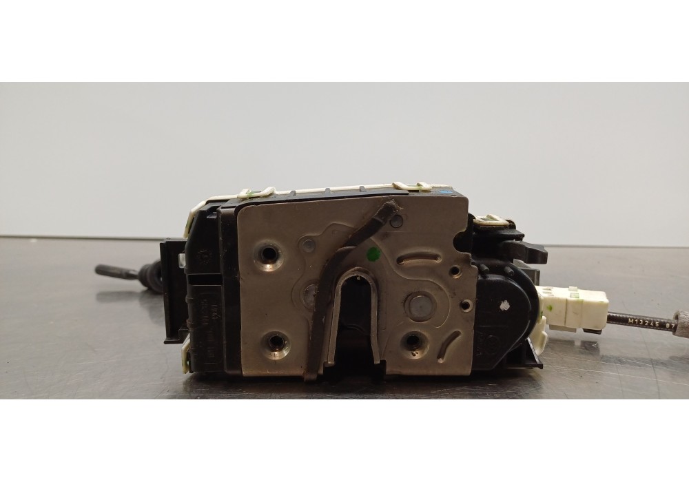 Recambio de cerradura puerta trasera derecha para mercedes clase b (w246) b 200 cdi be (246.201) referencia OEM IAM A1667200435 