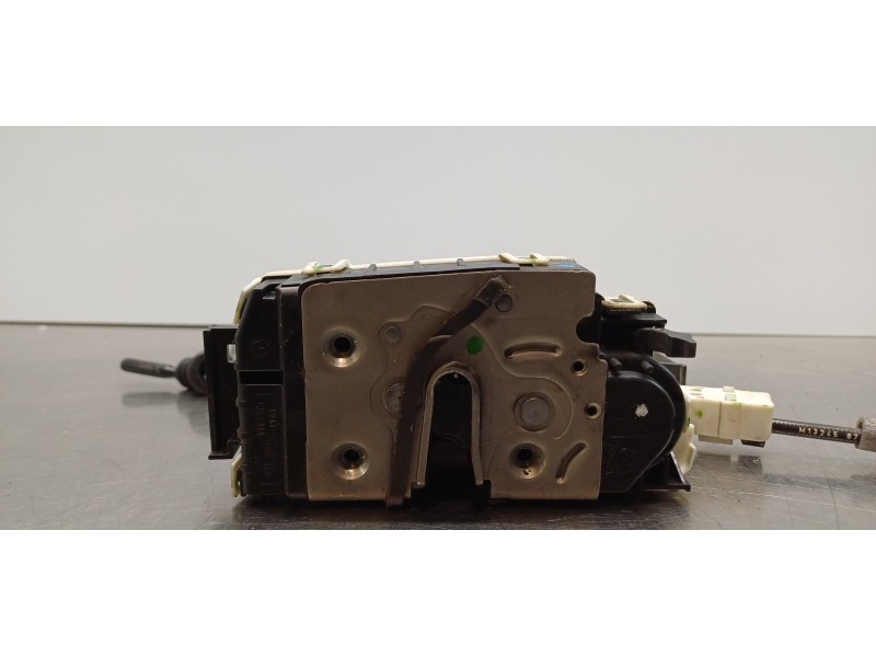 Recambio de cerradura puerta trasera derecha para mercedes clase b (w246) b 200 cdi be (246.201) referencia OEM IAM A1667200435 