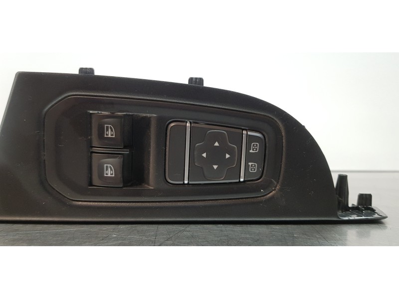 Recambio de mando elevalunas delantero izquierdo para nissan primastar cerrada referencia OEM IAM 255700068R  