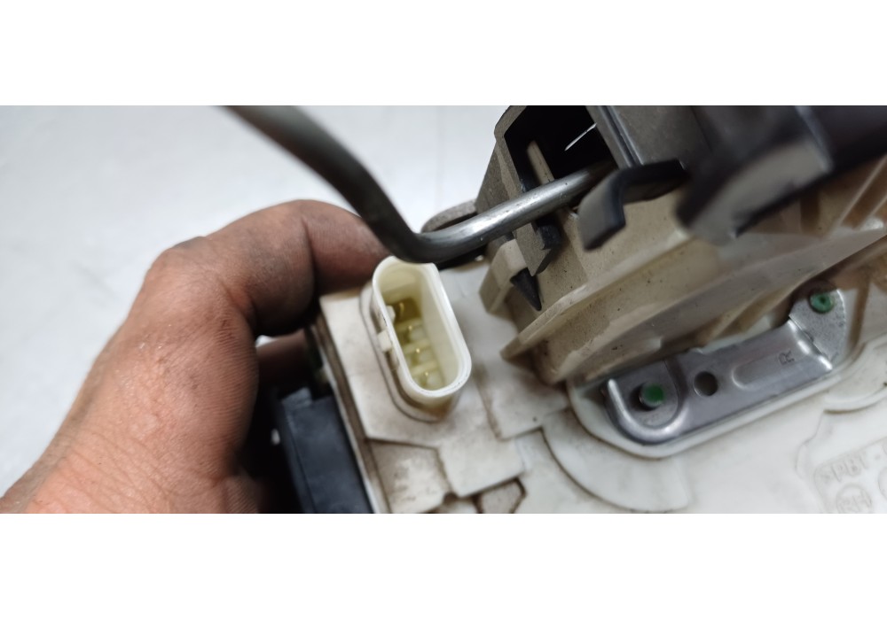 Recambio de cerradura puerta trasera derecha para mercedes clase b (w246) b 200 cdi be (246.201) referencia OEM IAM A1667200435 