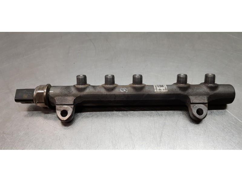 Recambio de rampa inyectora para ssangyong rodius xdi limited referencia OEM IAM A6720700095  