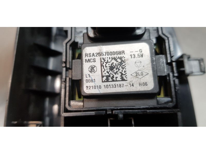 Recambio de mando elevalunas delantero izquierdo para nissan primastar cerrada referencia OEM IAM 255700068R  