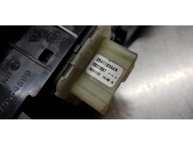 Recambio de mando elevalunas delantero izquierdo para nissan primastar cerrada referencia OEM IAM 255700068R  