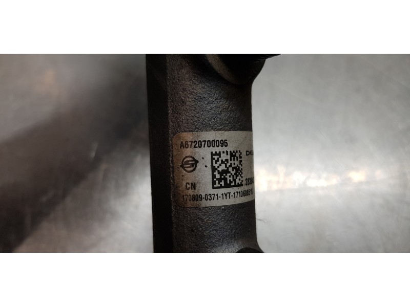 Recambio de rampa inyectora para ssangyong rodius xdi limited referencia OEM IAM A6720700095  