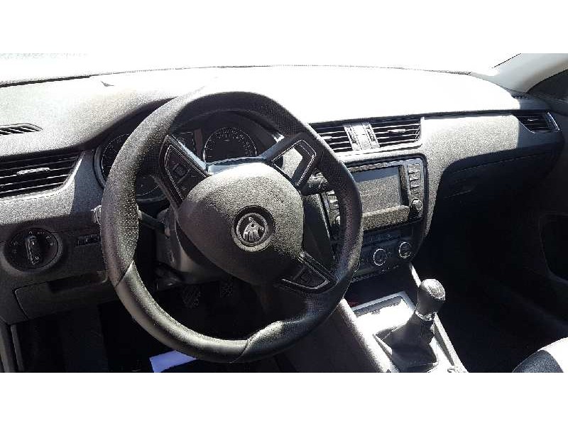 skoda octavia combi (5e5) del año 2015