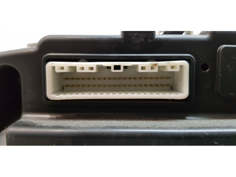 Recambio de cuadro instrumentos para toyota prius+ life referencia OEM IAM 8380947041  