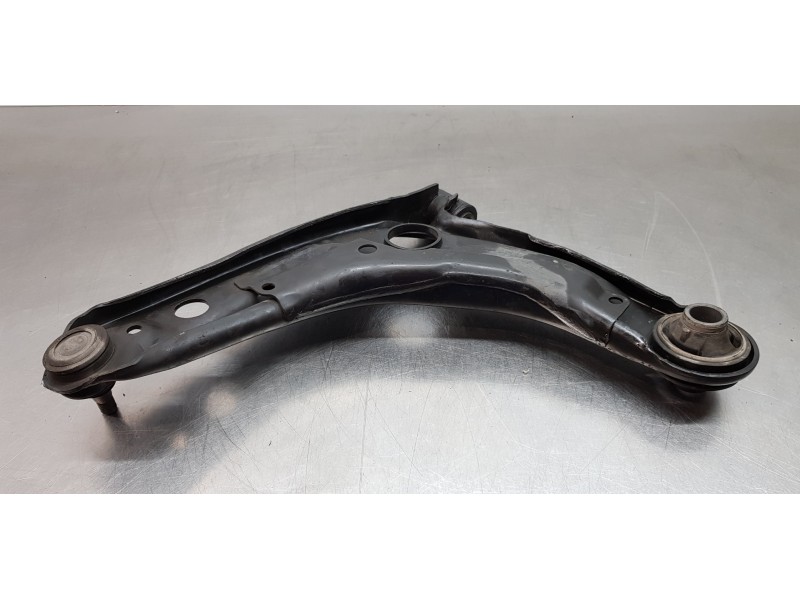 Recambio de brazo suspension inferior delantero derecho para toyota yaris hybrid active referencia OEM IAM 4806809150  