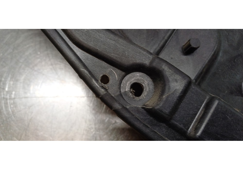 Recambio de elevalunas delantero izquierdo para mercedes clase b (w246) b 200 cdi be (246.201) referencia OEM IAM A2467200179 A2