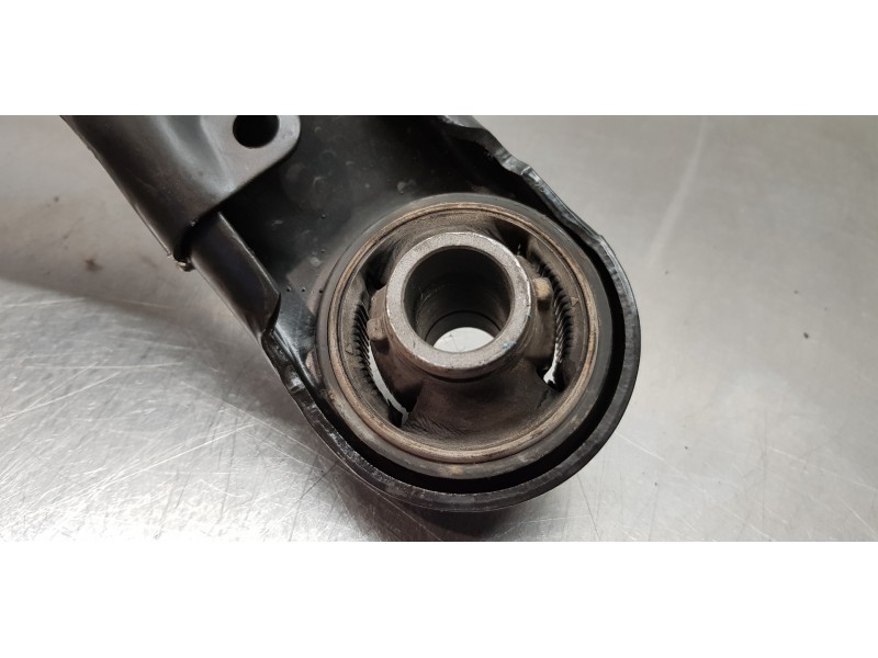 Recambio de brazo suspension inferior delantero derecho para toyota yaris hybrid active referencia OEM IAM 4806809150  