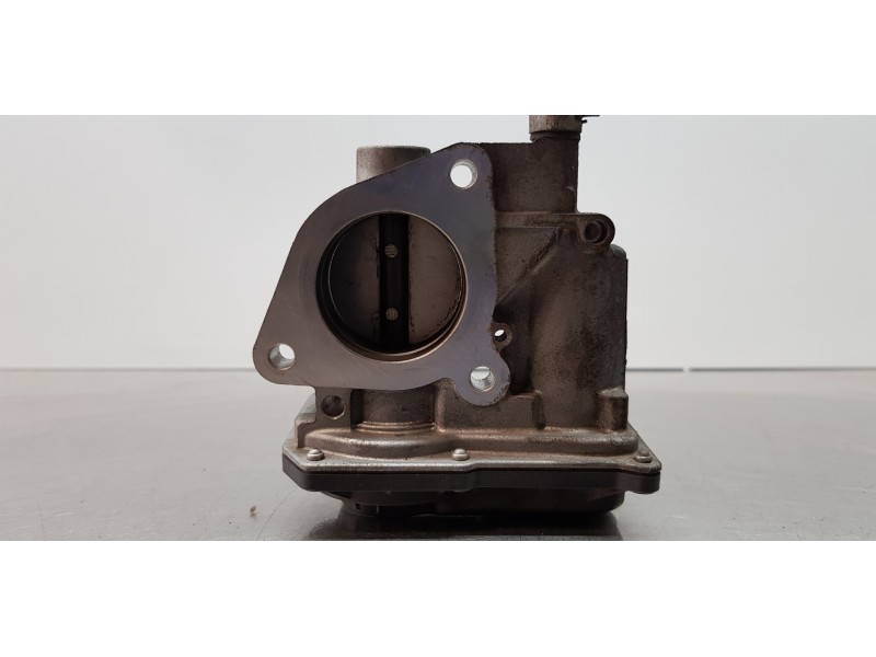 Recambio de caja mariposa para toyota yaris hybrid active referencia OEM IAM 2203047040  