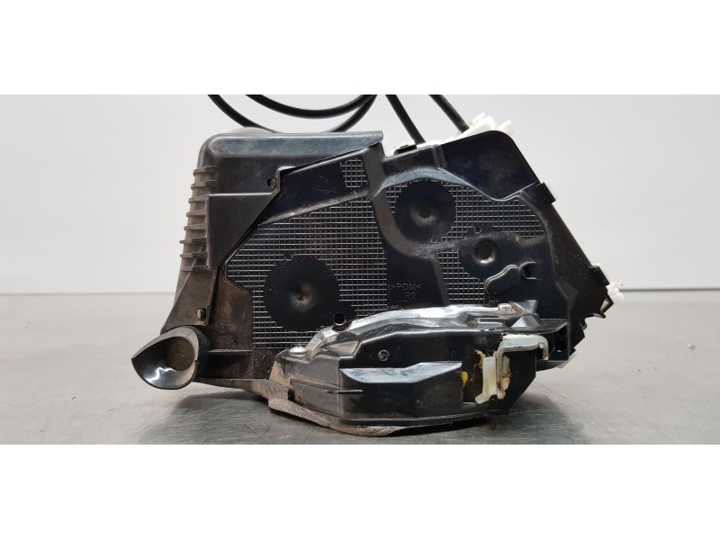 Recambio de cerradura puerta delantera derecha para toyota yaris hybrid active referencia OEM IAM 690300D540  