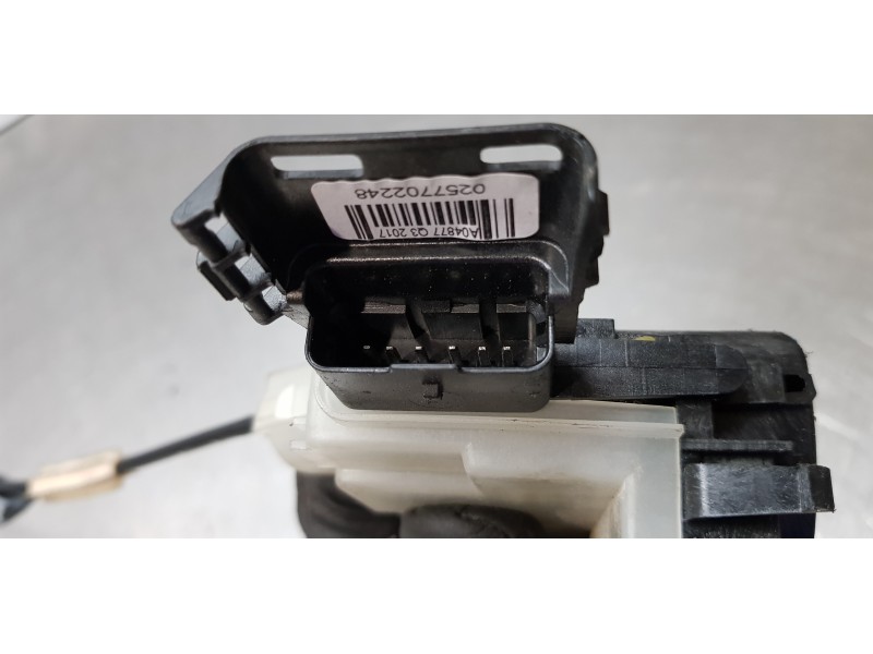 Recambio de cerradura puerta trasera derecha para citroen c4 cactus feel referencia OEM IAM 190388  