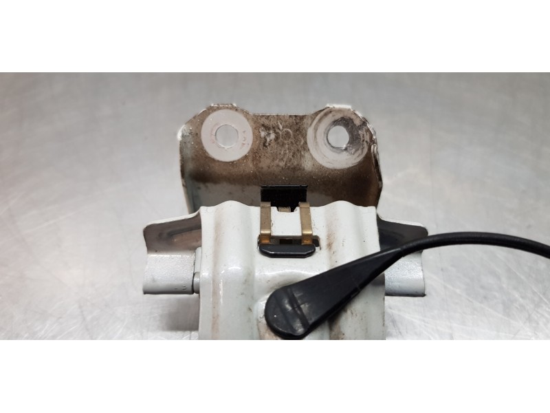 Recambio de tapa exterior combustible para toyota yaris hybrid active referencia OEM IAM 773500D080  