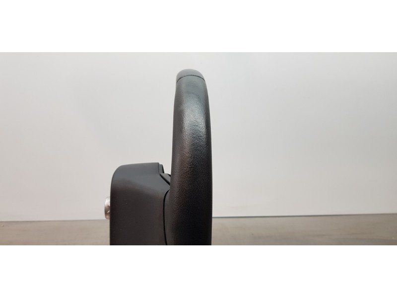 Recambio de volante para toyota yaris hybrid active referencia OEM IAM 451020D30024 45100OD49024 