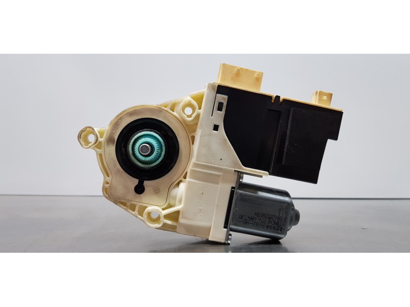 Recambio de motor elevalunas delantero derecho para citroen c4 berlina vtr plus referencia OEM IAM 9222AV  