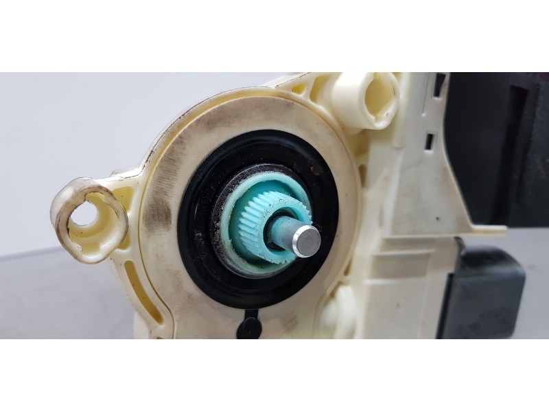 Recambio de motor elevalunas delantero derecho para citroen c4 berlina vtr plus referencia OEM IAM 9222AV  