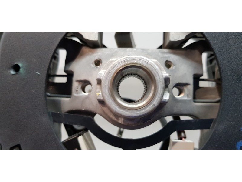 Recambio de volante para toyota yaris hybrid active referencia OEM IAM 451020D30024 45100OD49024 