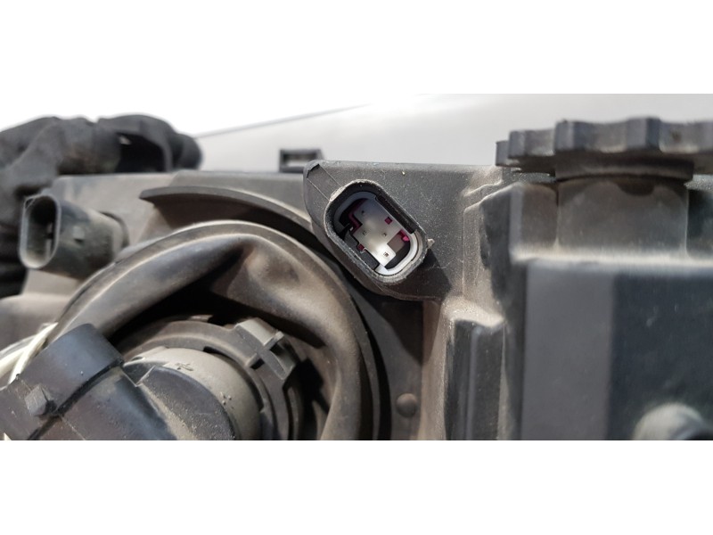 Recambio de faro derecho para bmw serie 3 berlina (e46) 320d referencia OEM IAM 63126902746  