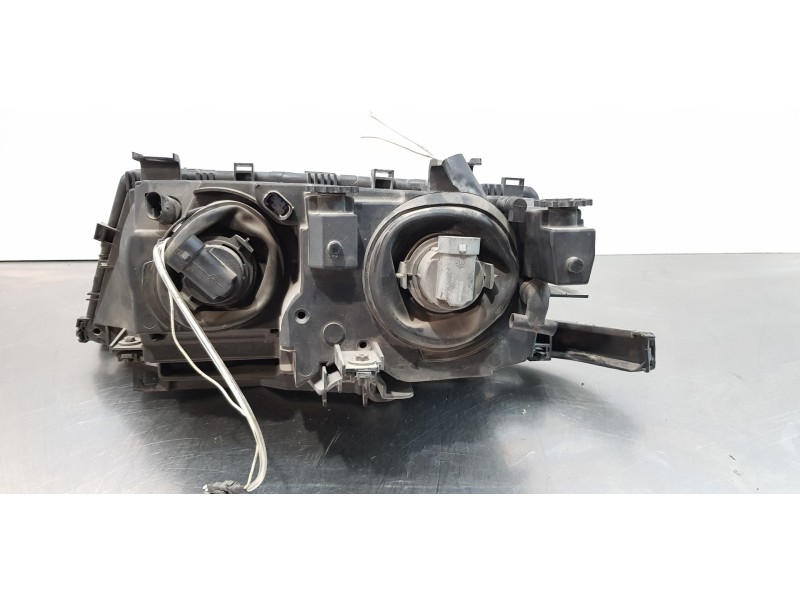 Recambio de faro derecho para bmw serie 3 berlina (e46) 320d referencia OEM IAM 63126902746  