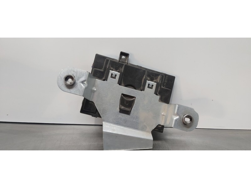 Recambio de centralita cierre para ford fiesta (ccn) ambiente referencia OEM IAM 2107388 AV1T15K600CH 