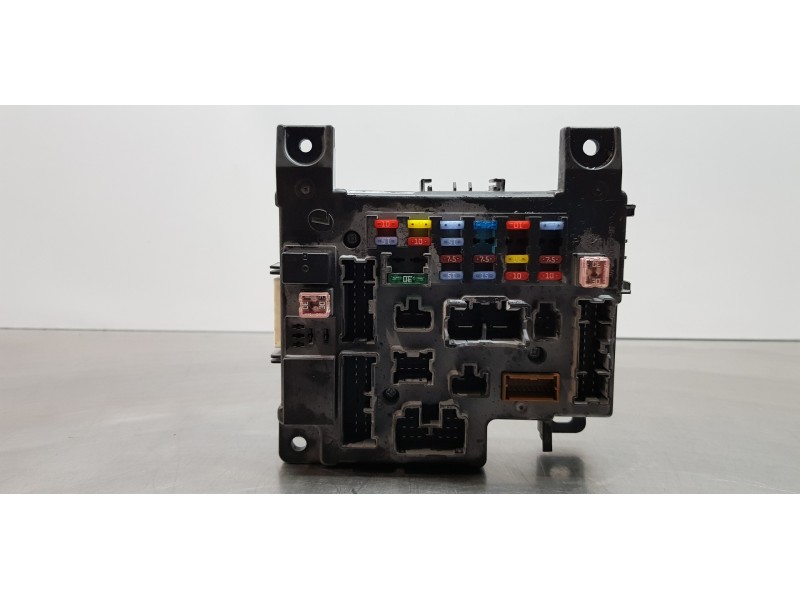 Recambio de caja reles / fusibles para citroen c-crosser exclusive referencia OEM IAM 8637A318   Recambio de caja reles / fusibles para citroen c-crosser exclusive referencia OEM IAM 8637A318