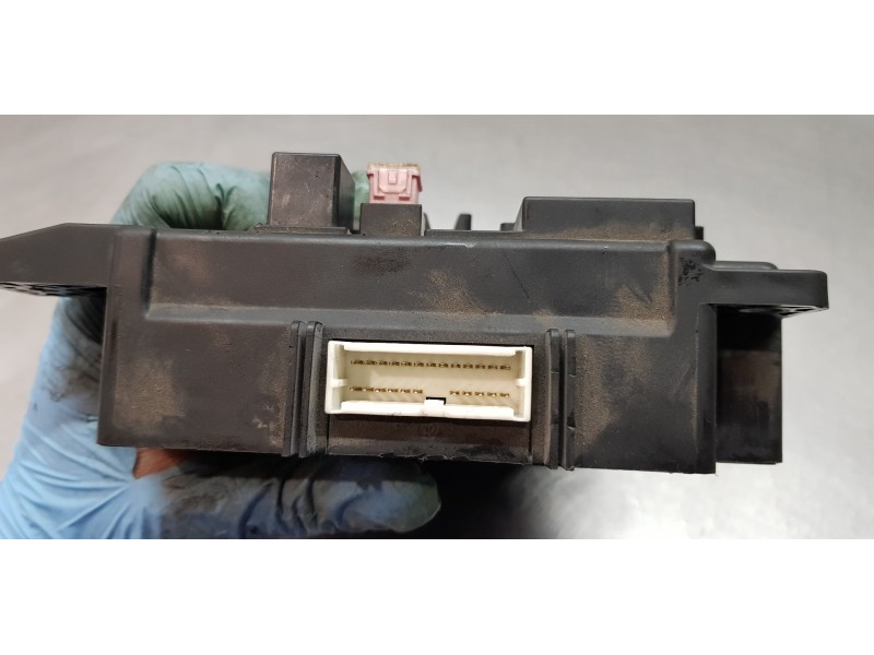 Recambio de caja reles / fusibles para citroen c-crosser exclusive referencia OEM IAM 8637A318   Recambio de caja reles / fusibles para citroen c-crosser exclusive referencia OEM IAM 8637A318