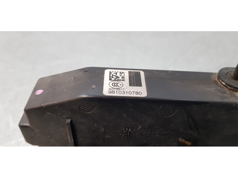 Recambio de cerradura puerta trasera derecha para citroen c4 picasso seduction referencia OEM IAM 9810310780  