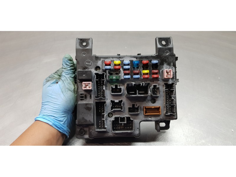 Recambio de caja reles / fusibles para citroen c-crosser exclusive referencia OEM IAM 8637A318   Recambio de caja reles / fusibles para citroen c-crosser exclusive referencia OEM IAM 8637A318