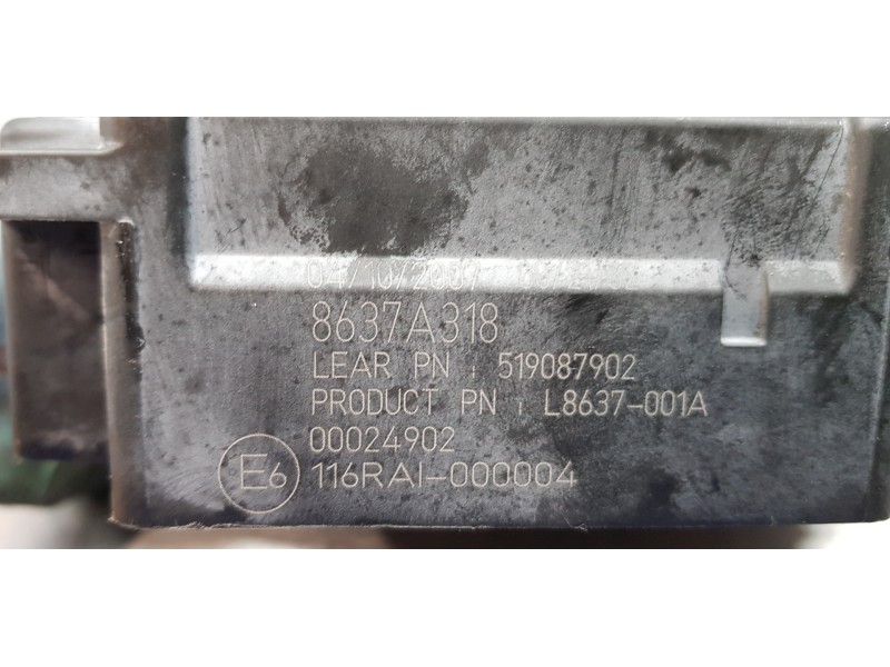 Recambio de caja reles / fusibles para citroen c-crosser exclusive referencia OEM IAM 8637A318   Recambio de caja reles / fusibles para citroen c-crosser exclusive referencia OEM IAM 8637A318