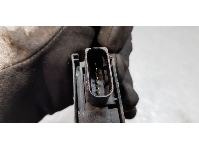 Recambio de cerradura puerta trasera izquierda para citroen c4 picasso seduction referencia OEM IAM 9810310880  