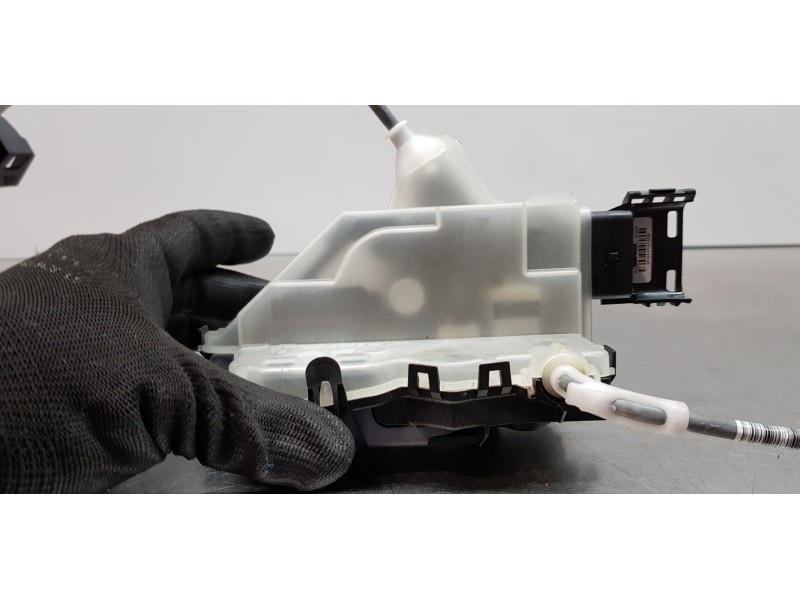 Recambio de cerradura puerta delantera derecha para peugeot 2008 (p1) allure referencia OEM IAM 9830558880  