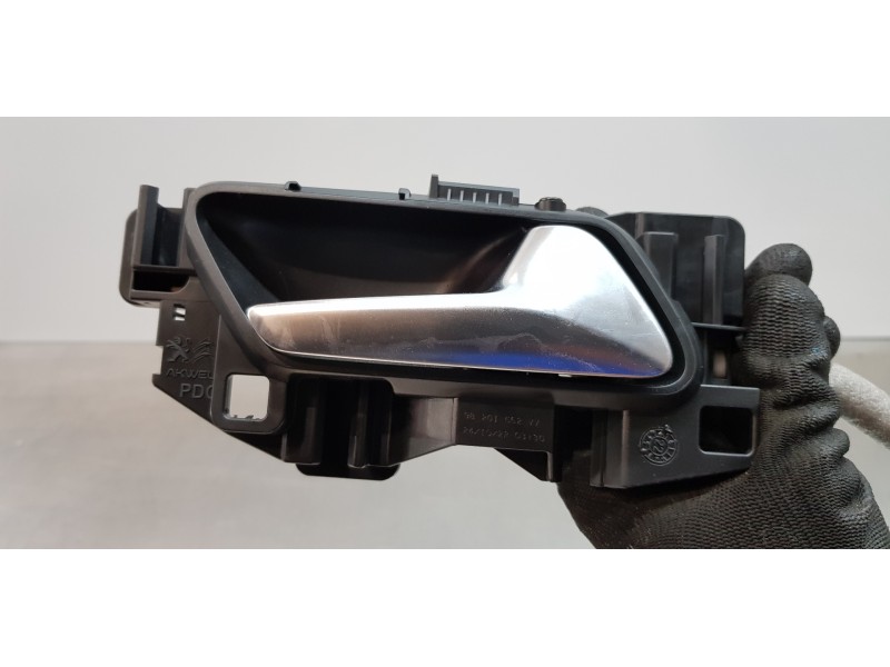 Recambio de cerradura puerta delantera derecha para peugeot 2008 (p1) allure referencia OEM IAM 9830558880  