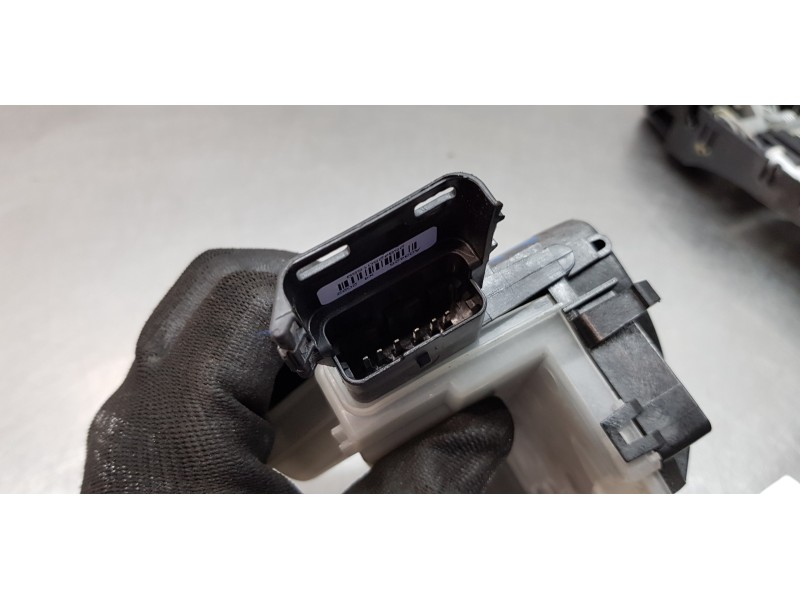 Recambio de cerradura puerta delantera derecha para peugeot 2008 (p1) allure referencia OEM IAM 9830558880  