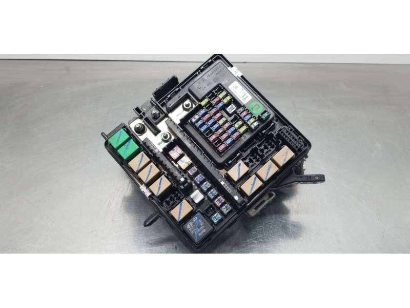 Recambio de caja reles / fusibles para hyundai tucson tl referencia OEM IAM 91450D7251  