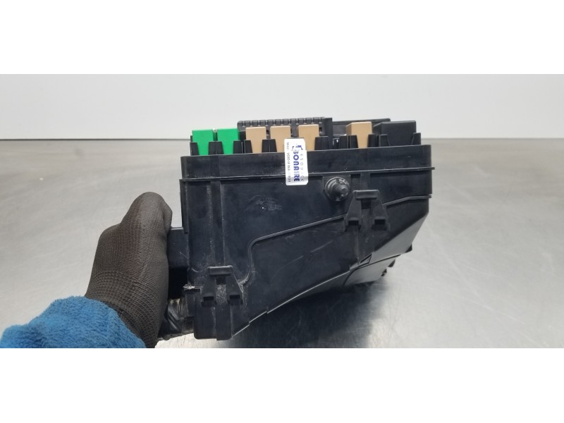 Recambio de caja reles / fusibles para hyundai tucson tl referencia OEM IAM 91450D7251  