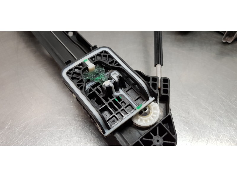 Recambio de elevalunas delantero derecho para peugeot 2008 (p1) allure referencia OEM IAM 9828130680  