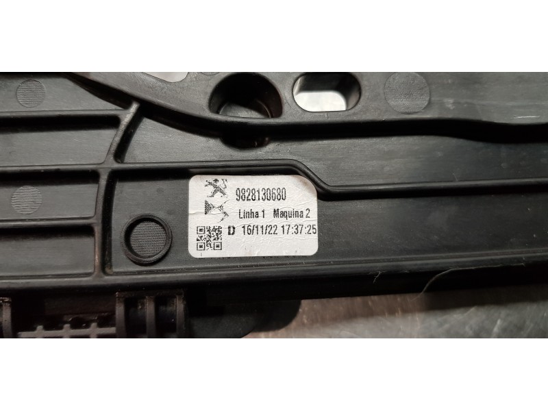 Recambio de elevalunas delantero derecho para peugeot 2008 (p1) allure referencia OEM IAM 9828130680  