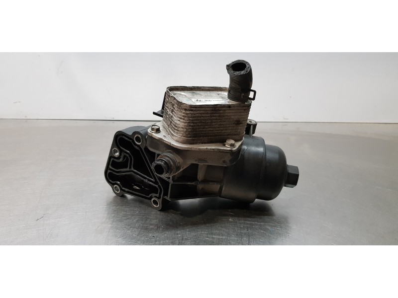 Recambio de enfriador aceite motor para hyundai i40 premium referencia OEM IAM 264102A300  