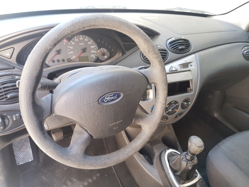 ford focus berlina (cak) del año 2004