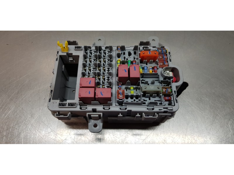 Recambio de caja reles / fusibles para alfa romeo stelvio (630) basis q4 referencia OEM IAM 51987784  