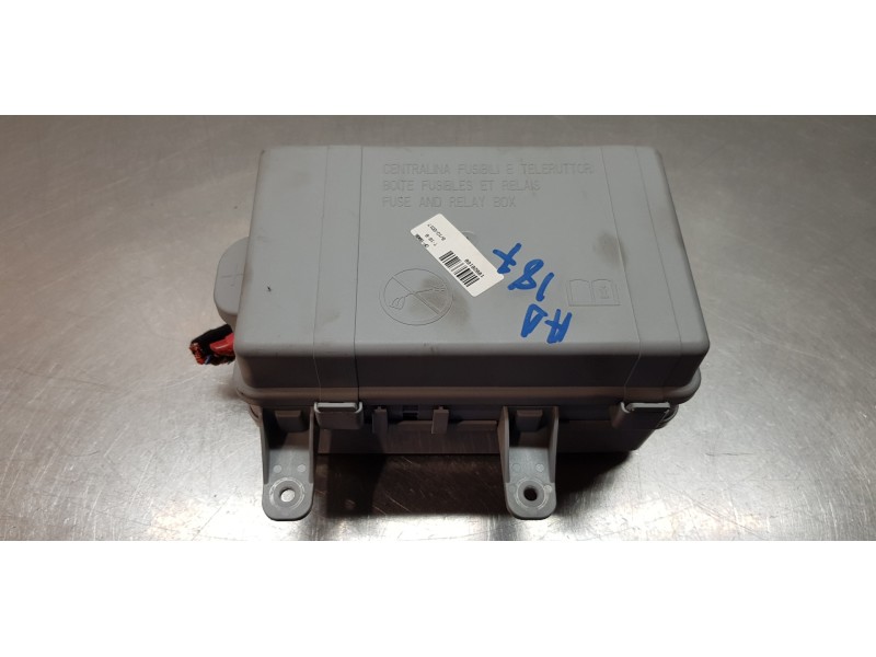 Recambio de caja reles / fusibles para alfa romeo stelvio (630) basis q4 referencia OEM IAM 51987784  