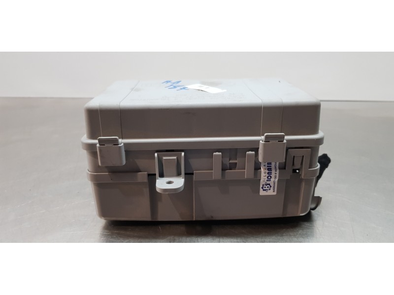 Recambio de caja reles / fusibles para alfa romeo stelvio (630) basis q4 referencia OEM IAM 51987784  