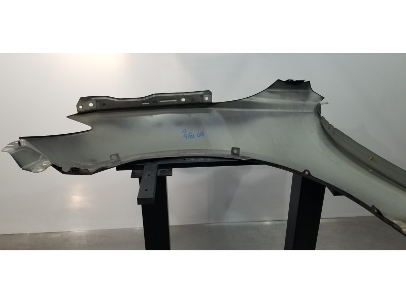 Recambio de aleta delantera derecha para mazda 3 lim. () luxury referencia OEM IAM B45A52111B  