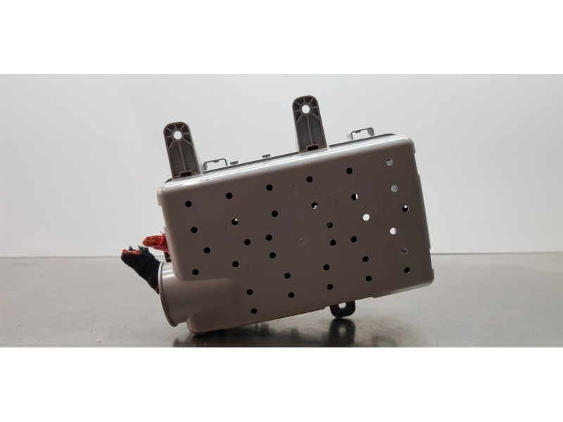 Recambio de caja reles / fusibles para alfa romeo stelvio (630) basis q4 referencia OEM IAM 51987784  