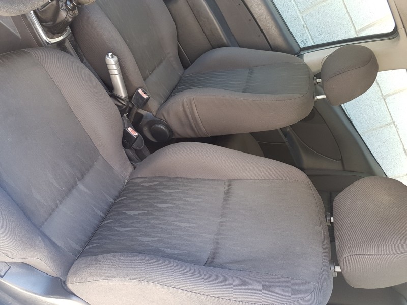 ford focus berlina (cak) del año 2004