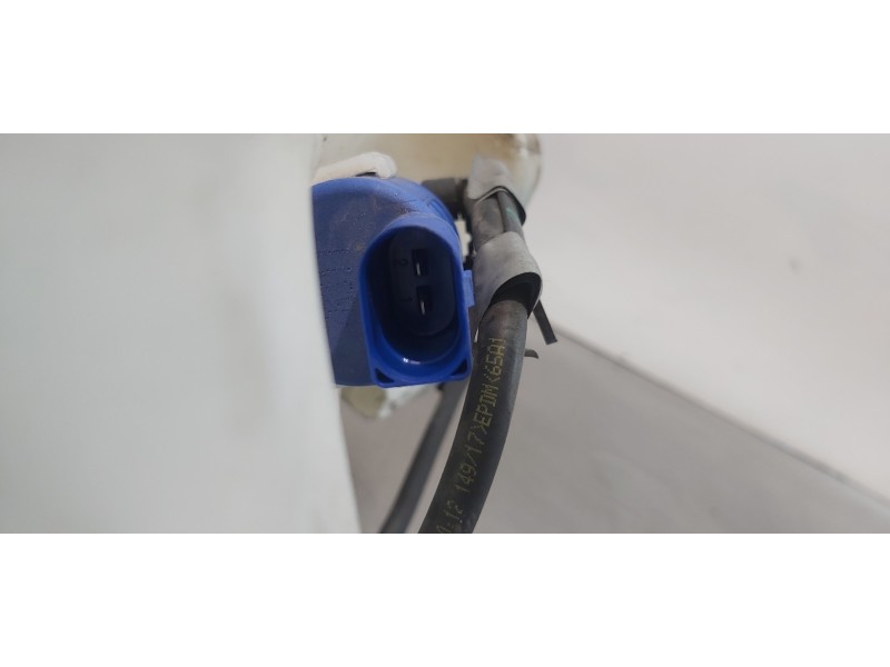 Recambio de deposito limpia para jaguar xf r-sport awd referencia OEM IAM T2H8377  